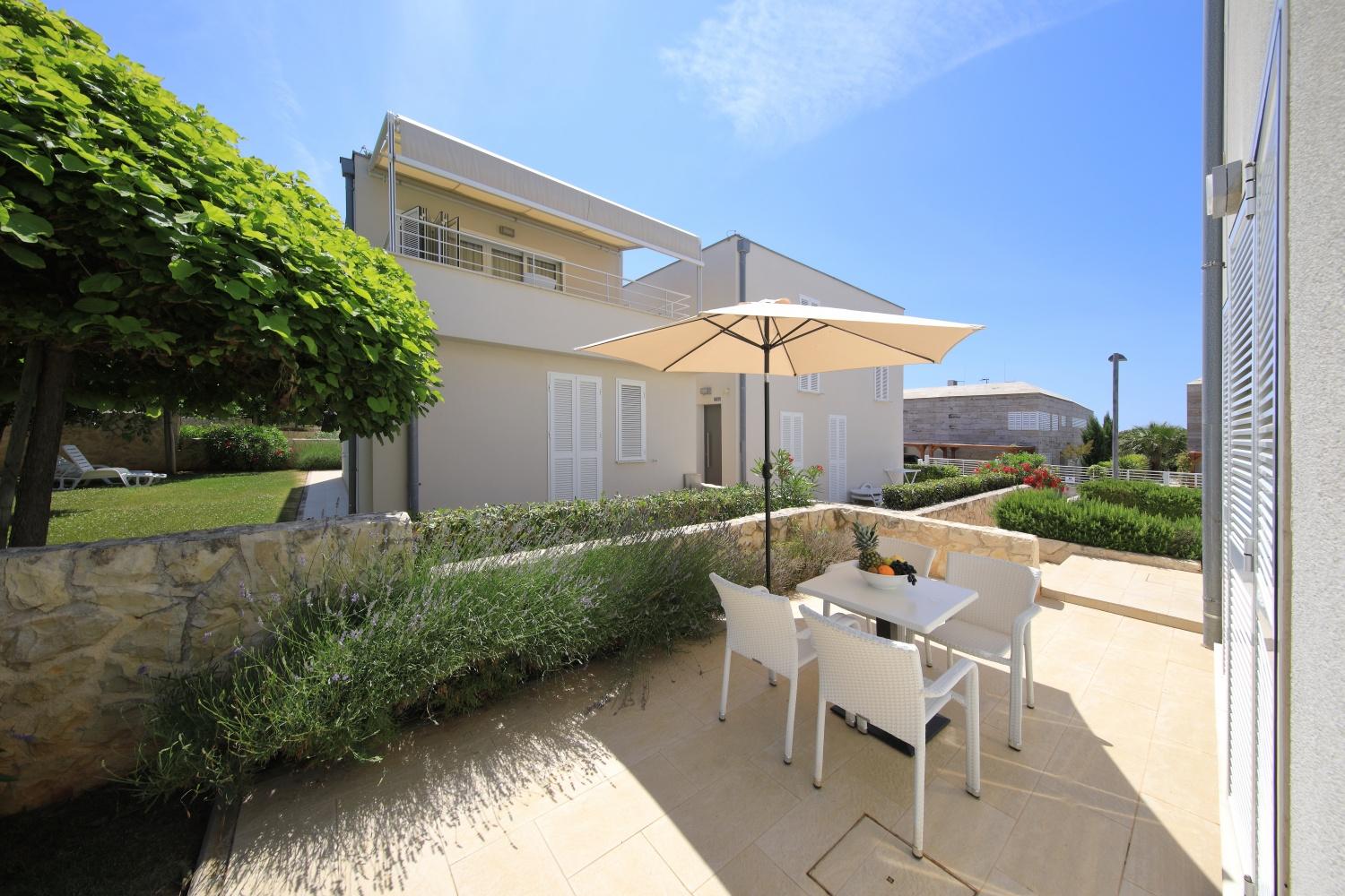 Sunnyside Apartments Resort Petrcane Bagian luar foto