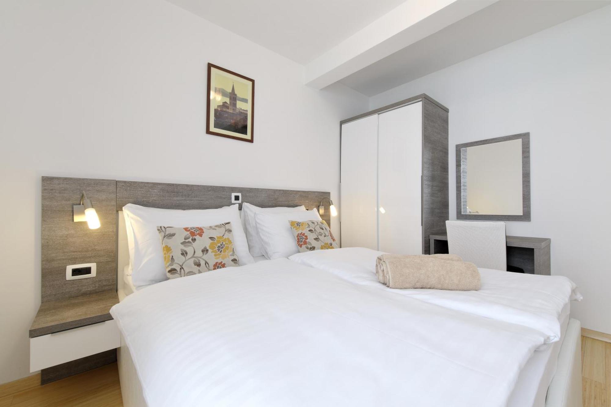 Sunnyside Apartments Resort Petrcane Bagian luar foto